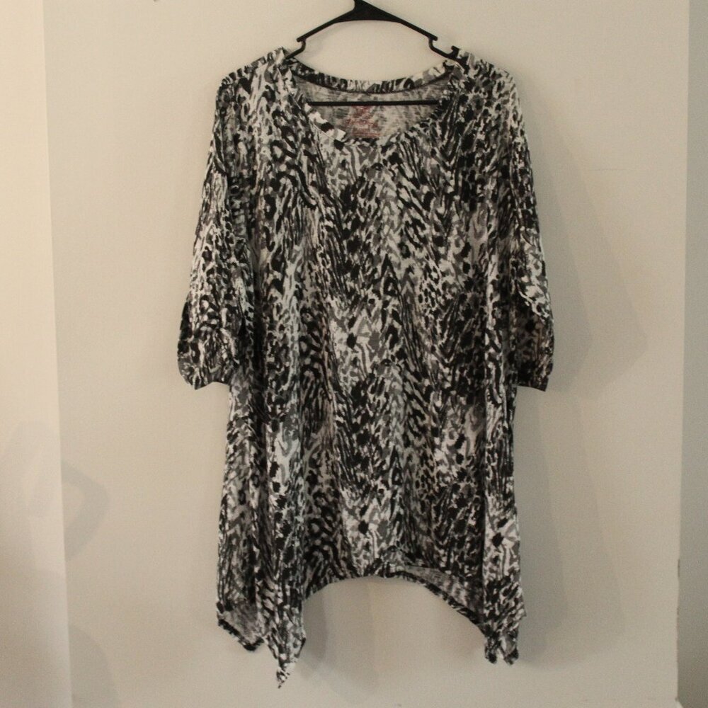 Faded Glory Black and White Print Top Size 1X
